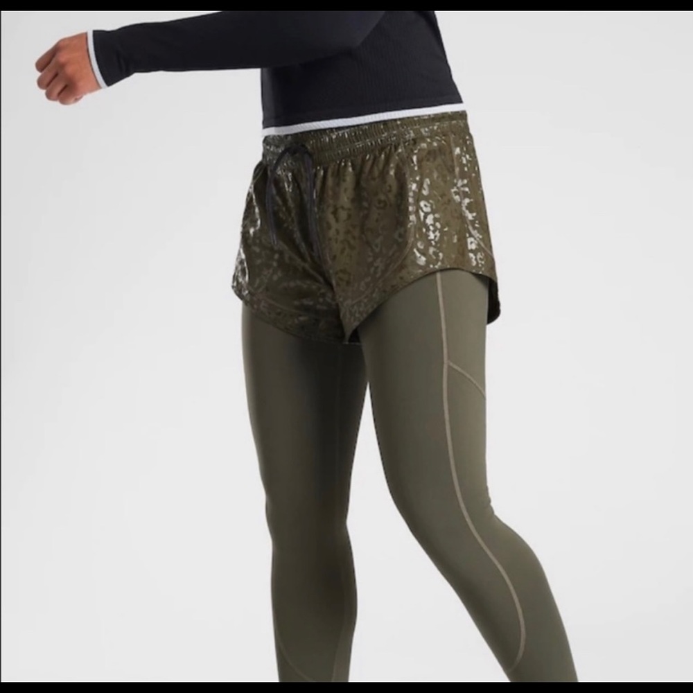 NWT Athleta Rainier 2 in 1 Tight Legging- L Petite